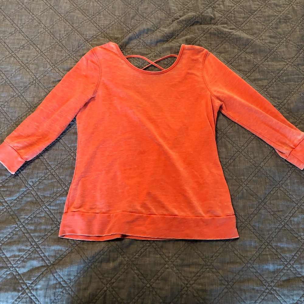 Te verde size medium criss cross orange top